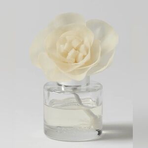 New SCENTSY fragrance flower “magnolia and vanilla Woods”